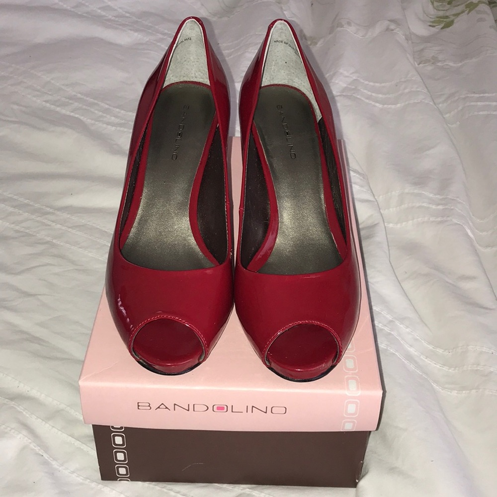 👠 Red Bandolino heels 👠